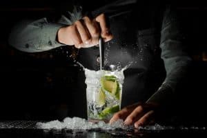 Il-mondo-mixology-per-Barman-uno-stile-per-il-cocktail-perfetto